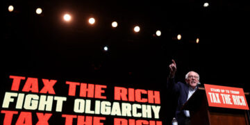 Bernie Sanders, in the Bronx, Presses Hochul to Tax the Rich