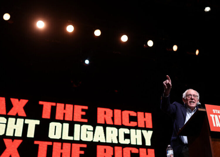 Bernie Sanders, in the Bronx, Presses Hochul to Tax the Rich