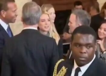 Sex Scandal Trump Goon Flirts With A-Lister at White House