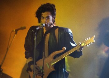 3 R&B Songs That Feel Like the Perfect First Kiss