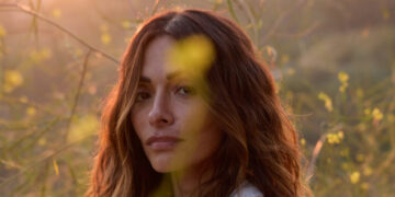 Sarah Shahi Plays a Therapist on ‘Paradise’ and Nearly Everywhere Else