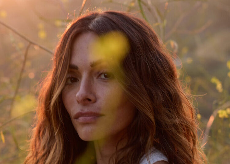 Sarah Shahi Plays a Therapist on ‘Paradise’ and Nearly Everywhere Else