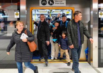 2 Australian States Waive Transit Fares as Fuel Prices Soar