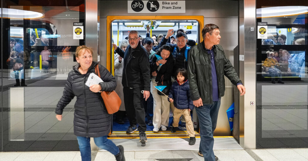 2 Australian States Waive Transit Fares as Fuel Prices Soar