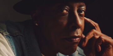 Arsenio Hall Shares How the Shy Kid Became the Life of the Party