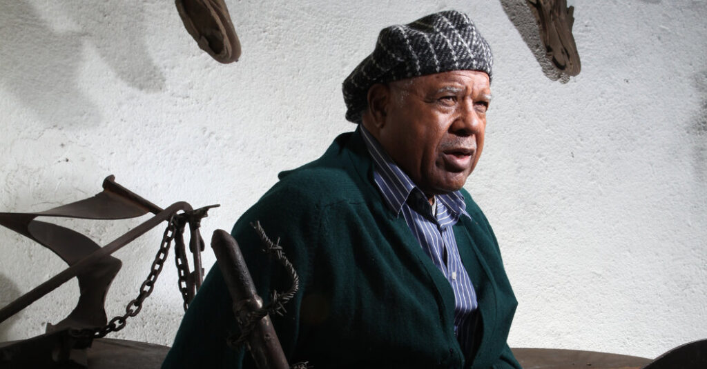 Melvin Edwards, Sculptor Who Wove Black History Into Art, Dies at 88