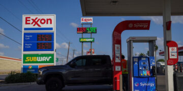 Americans Count Their Pennies at the Pump as the Iran War Grinds On
