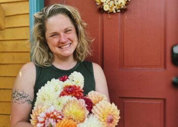 Facing brain cancer, she built a sidewalk library of pep talks