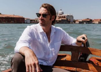 To unwind from his 12-hour shifts, this doctor splits his year between Kentucky and Venice—he pulls into his $438K apartment by boat