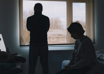 4 Signs You and Your Partner Aren’t in Love, You’re Trauma-Bonded