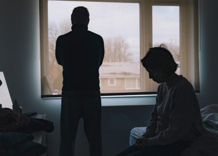 4 Signs You and Your Partner Aren’t in Love, You’re Trauma-Bonded