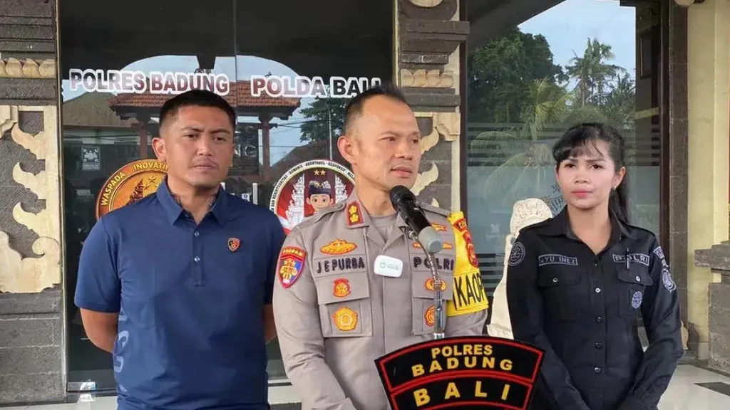 Police officials announcing the murder of Dutch national Rene Pouw in Bali.