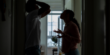 5 Tips for Using Body Language to Fix Things With Your Partner After a Fight