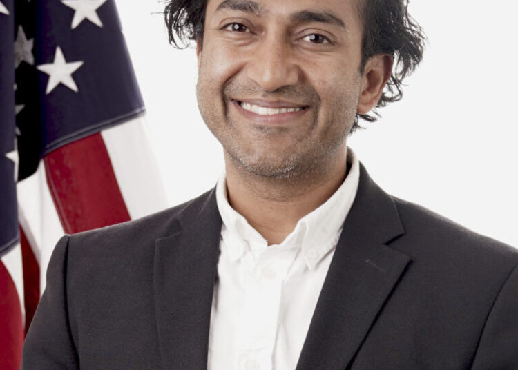 Controversial top vaccine regulator to depart FDA