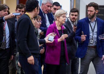 Elizabeth Warren tries to jam the House with a flawed housing bill