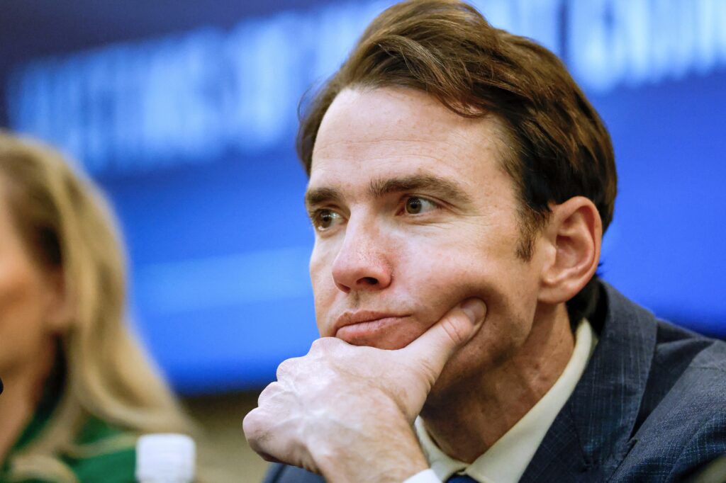 Rep. Kevin Kiley leaves GOP, further shrinking Speaker Johnson’s majority