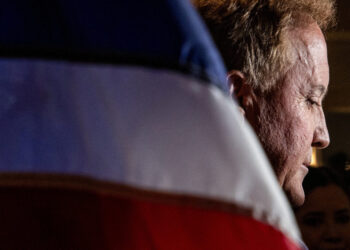 In Texas, Trump flirts with defying his own movement