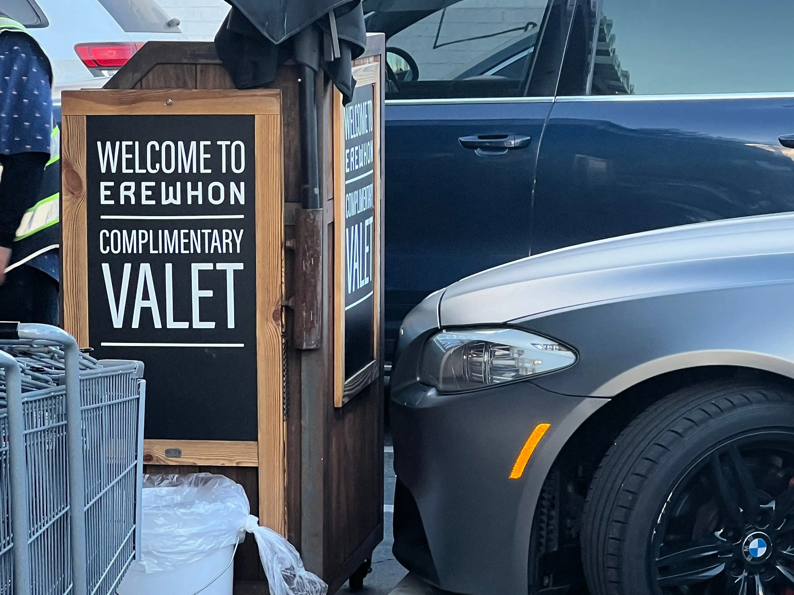 valet stand erewhon