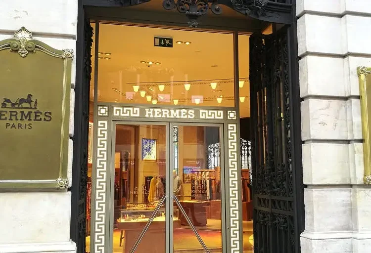 I used to work at Hermès. I saw customers make the same 5 mistakes — especially when trying to get a coveted Birkin.