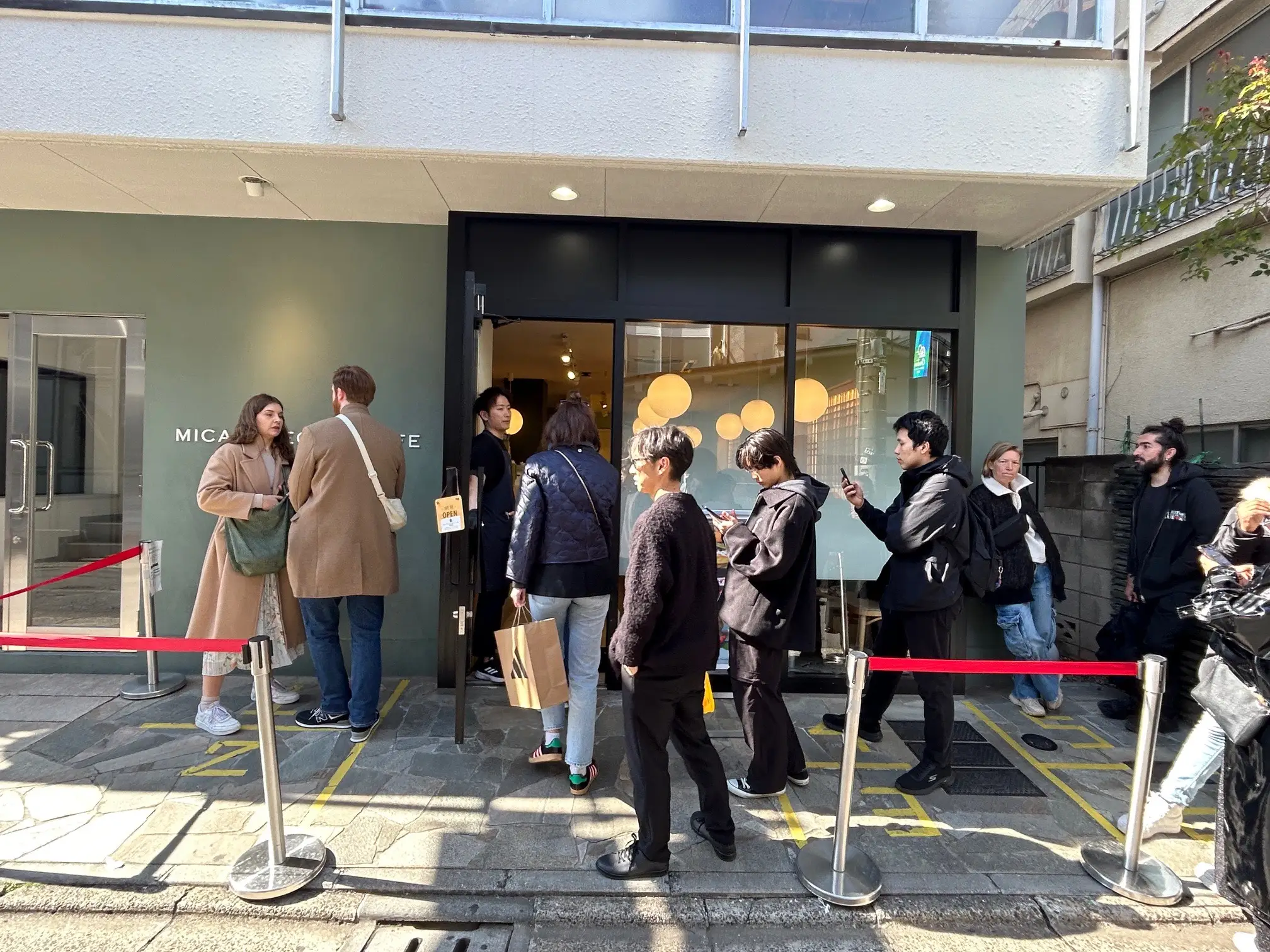 The line in front of Micasadeco&Cafe in Tokyo