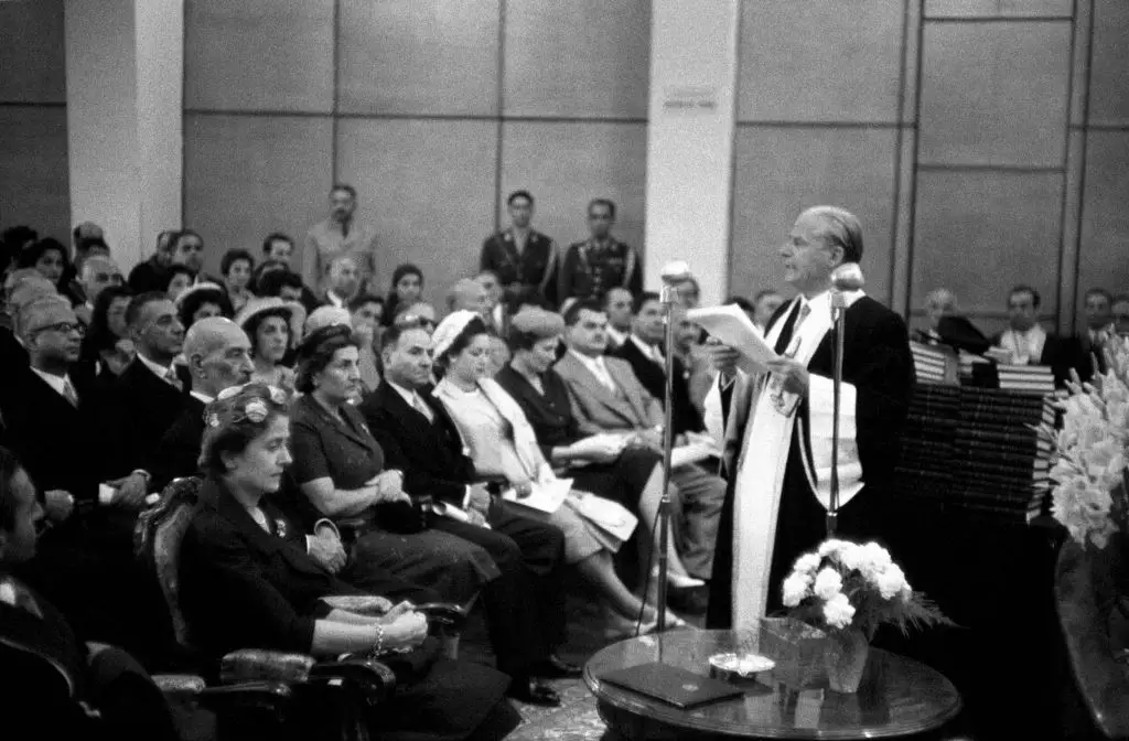 Italian politician Giovanni Gronchi was awarded an honorary degree at the University of Tehran in 1957.