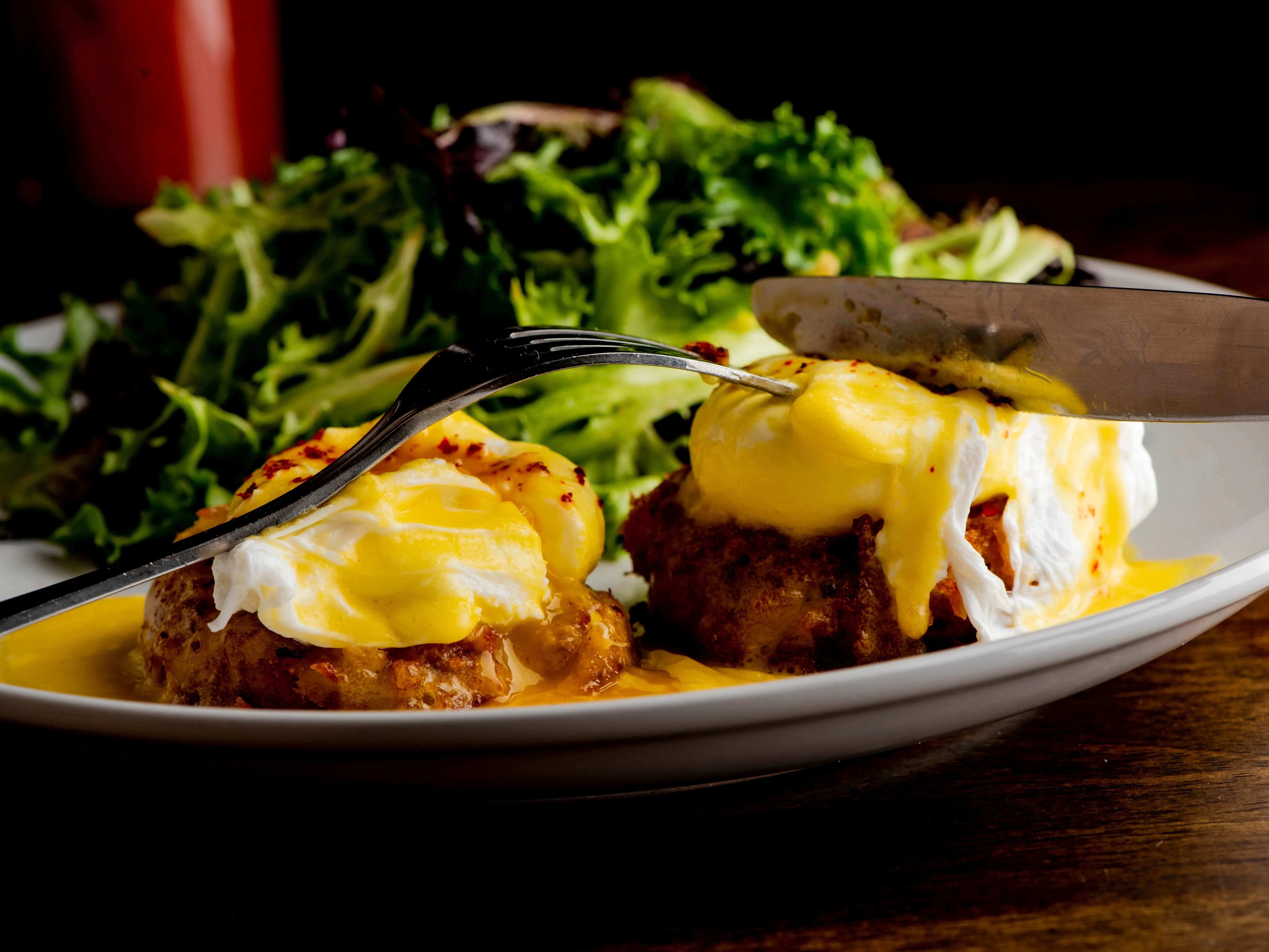 Crab cake eggs Benedict