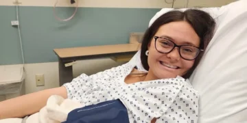A 20-year-old woman had waves of stomach pain for months. She was eventually diagnosed with stage 2 colon cancer.