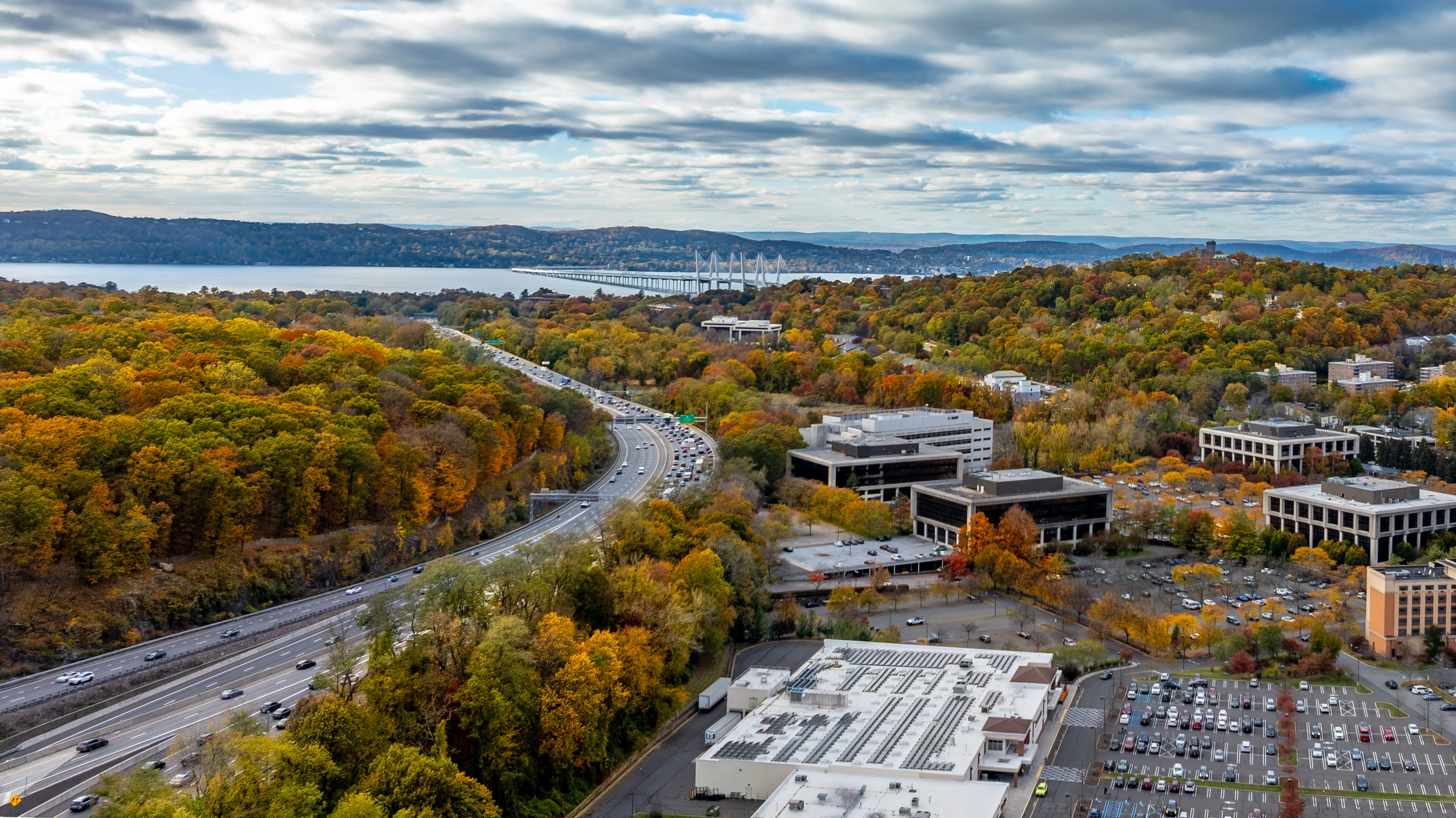 Aerial fall foliage photo of interstate near Tarrytown