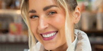 A dietitian lost 20 pounds and kept the weight off for 9 years. She shared her grocery list staples from Costco.