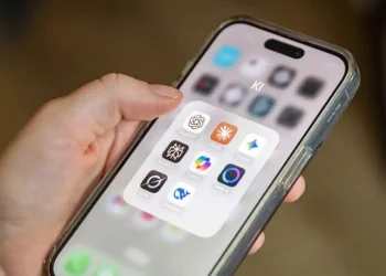 Claude hits No. 1 on App Store as ChatGPT users defect in show of support for Anthropic’s Pentagon stance