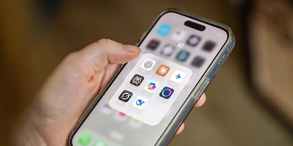 Claude hits No. 1 on App Store as ChatGPT users defect in show of support for Anthropic’s Pentagon stance