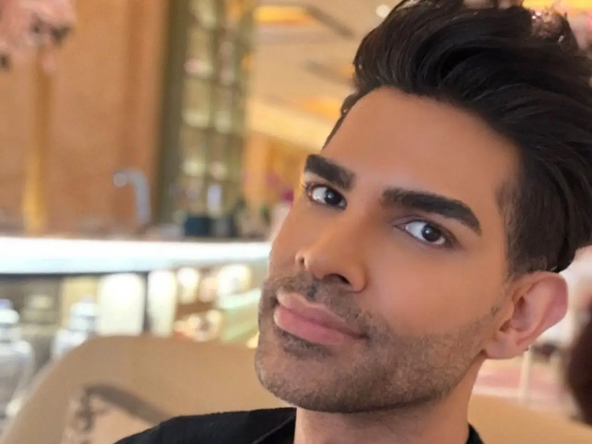 Man taking selfie at Dubai hotel