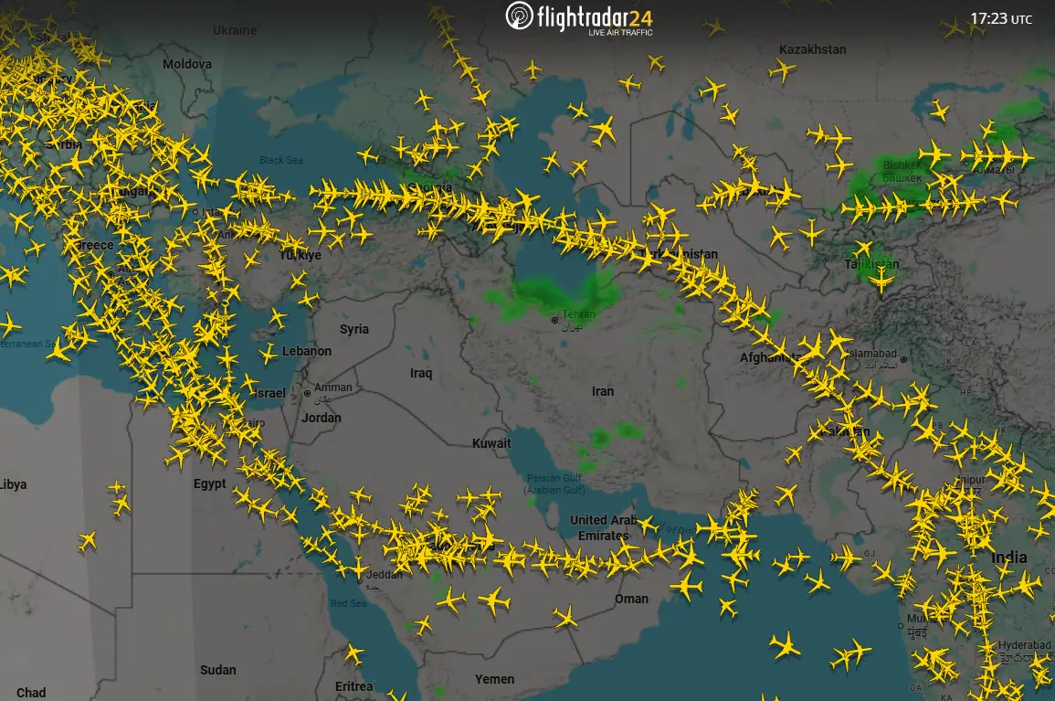 Flight traffic on Flightradar24.
