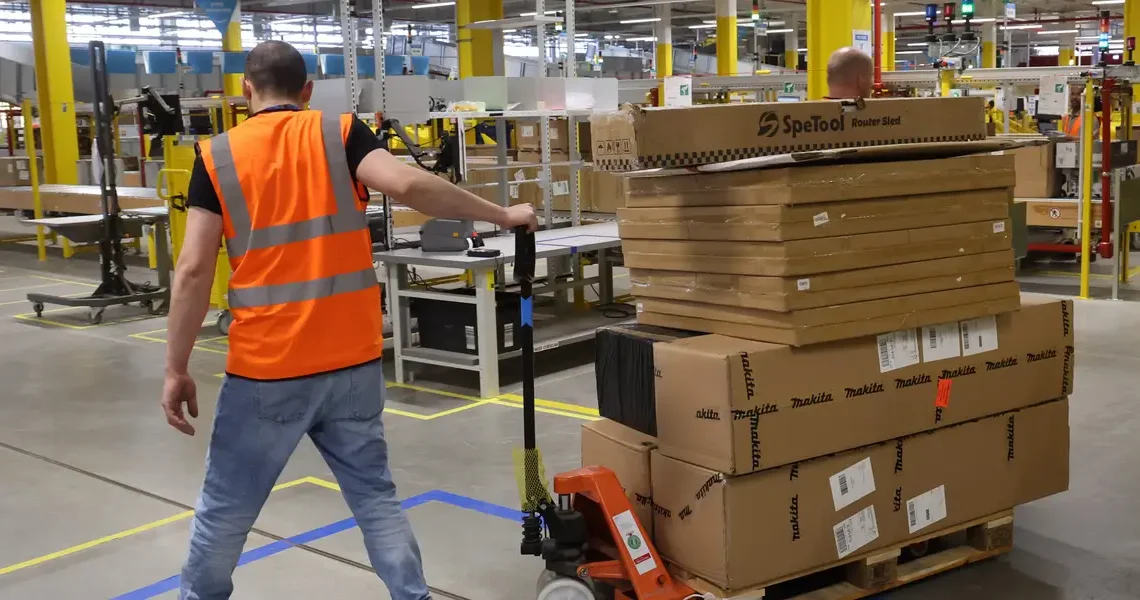 Amazon closes warehouses and suspends deliveries across Abu Dhabi