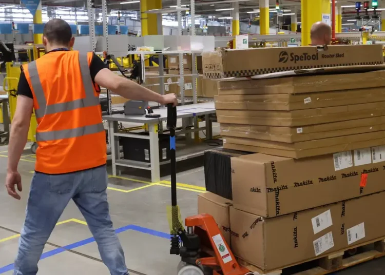 Amazon closes warehouses and suspends deliveries across Abu Dhabi
