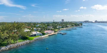 Oracle billionaire Larry Ellison’s real estate portfolio includes properties in Florida, Japan, Hawaii, and more