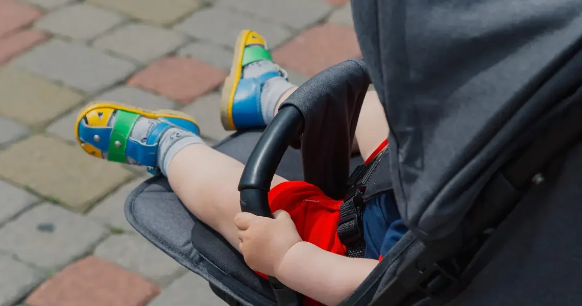 I found making friends as a new mom so hard. A stranger on the street changed everything.