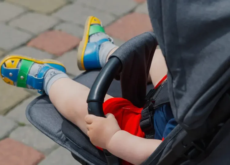 I found making friends as a new mom so hard. A stranger on the street changed everything.