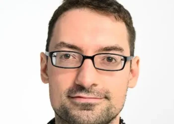 I’m an AI engineer at HubSpot. This résumé hack helped me transition from software engineering.