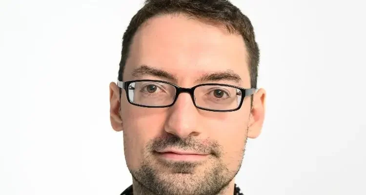 I’m an AI engineer at HubSpot. This résumé hack helped me transition from software engineering.