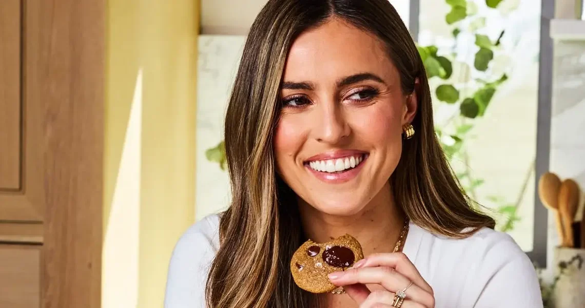 A dietitian shares what she eats to get 100 grams of protein in a day to build muscle mass