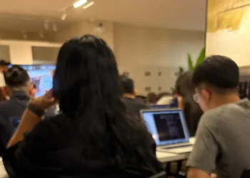 I joined a vibe-coding workshop to learn how to build apps in 2 mornings. Here are my 5 biggest takeaways.