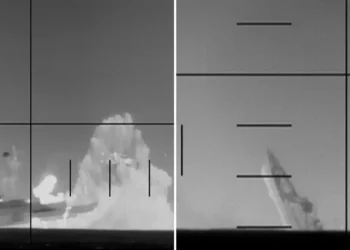 Hidden details in the video of a US submarine sinking an Iranian warship, according to a WWII expert