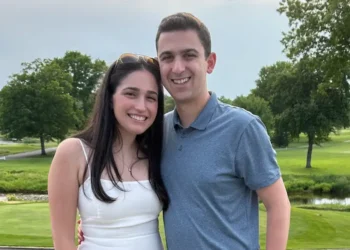 I never thought I’d join a dating app. After my mom and aunts helped me sign up, I met my boyfriend.