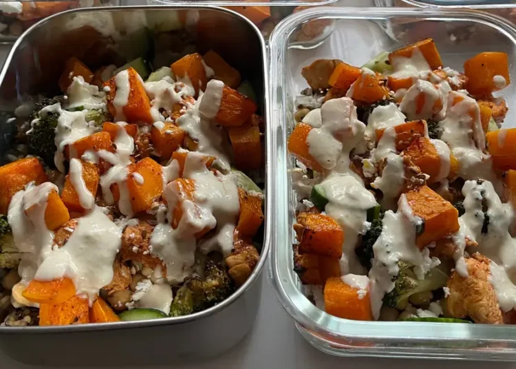 I eat the same dietitian-approved lunch almost every day. It’s got protein and fiber — and it’s a breeze to prep in advance