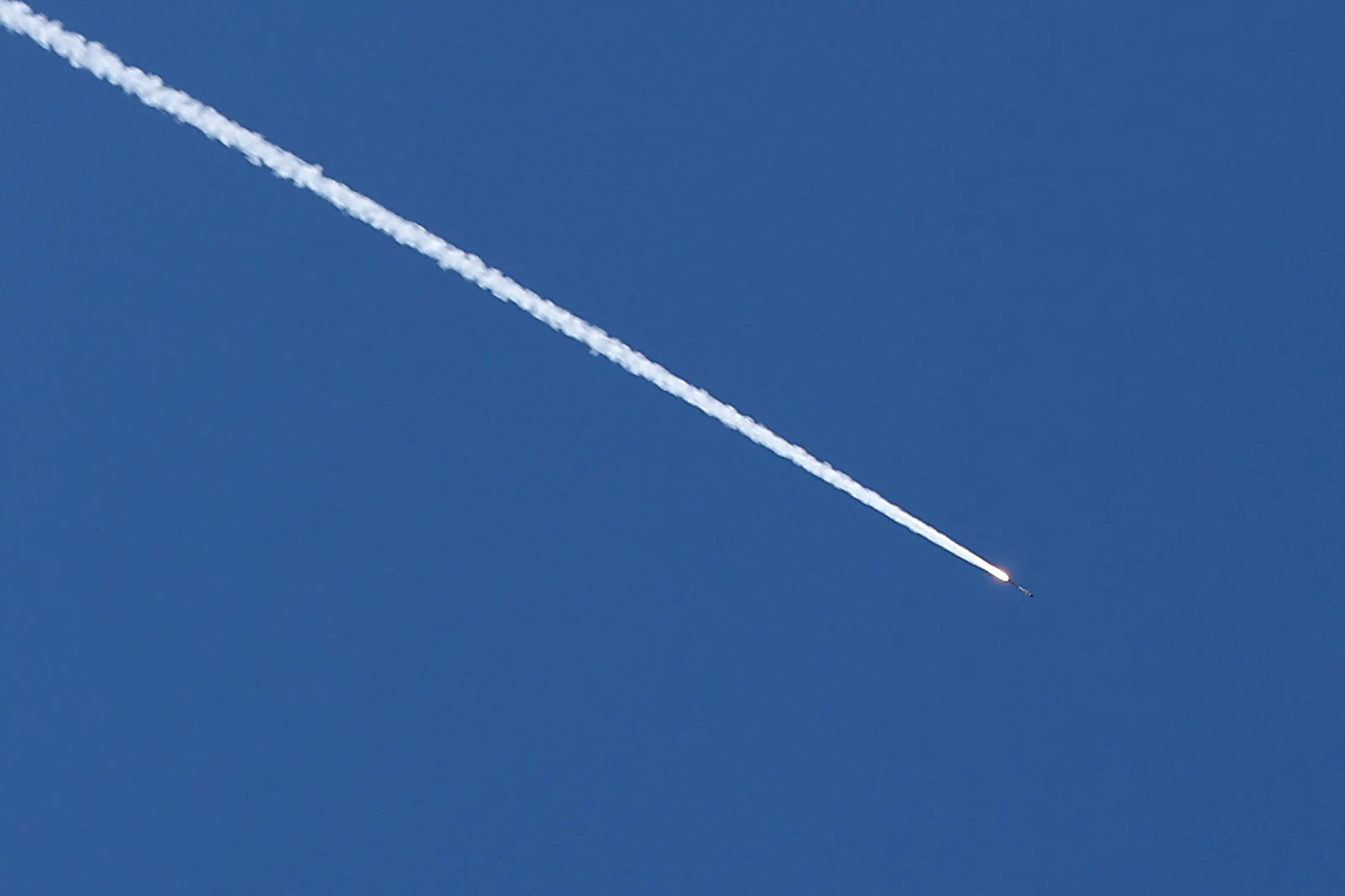 A rocket trail is seen in the sky above the Israeli coastal city of Tel Aviv on March 5, 2026.