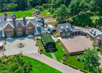 Billy Joel just sold his Long Island estate for a total of $35 million — $14 million under the original asking price