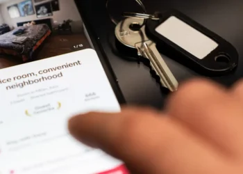 Airbnb’s war policy leaves some stranded travelers paying for rooms they can’t use