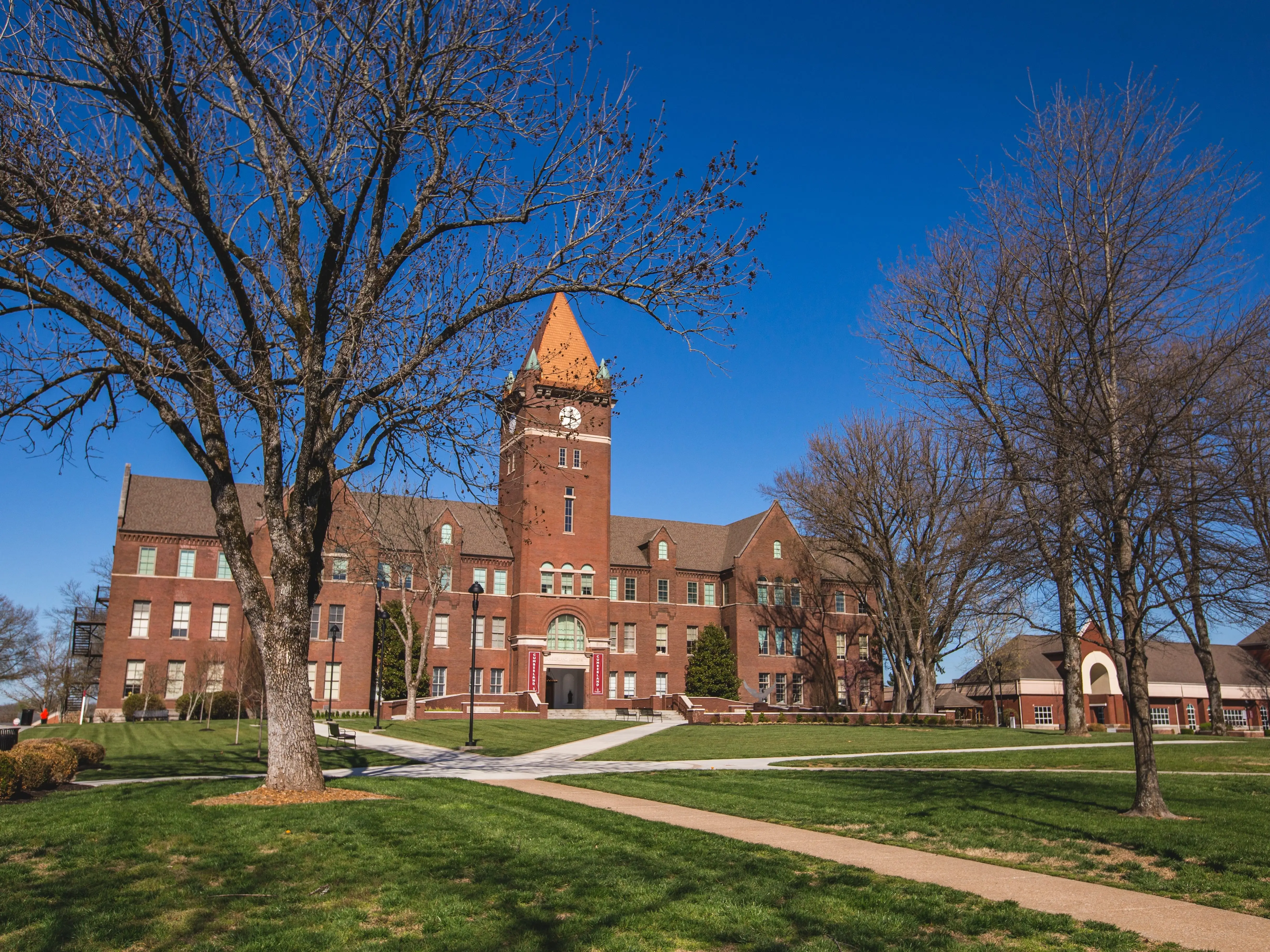 Historic-looking building, Memorial Hall Building at Cumberland University in Lebanon, Tennessee.