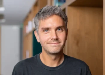 I’m the CEO of Klaviyo. I run on a ‘creator-type’ schedule and love Diet Coke and country music.